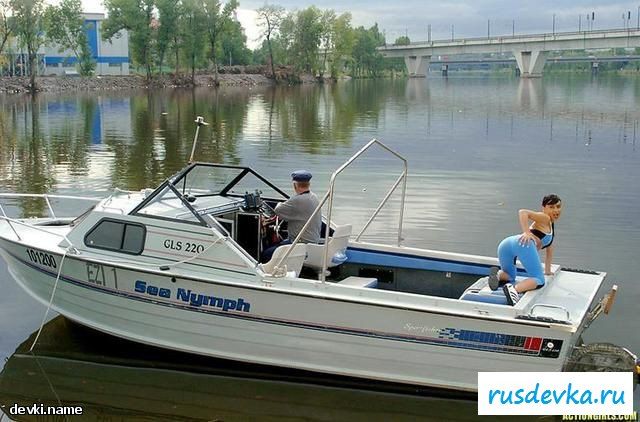 Речной патруль на причале