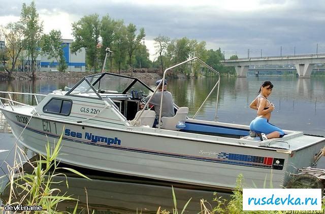 Речной патруль на причале
