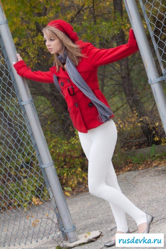 Стерва пришла поиграть на площадку