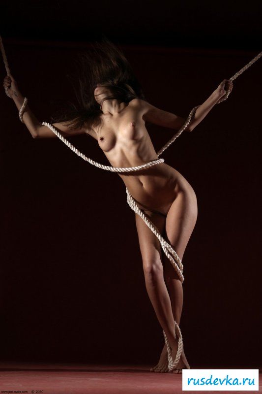 Толстый канат надежнее мужских рук