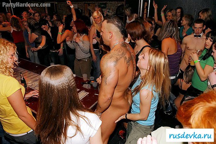 Пьяная оргия в стриптиз-баре