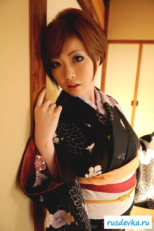 Сексуальная японка в кимоно (10 фото)