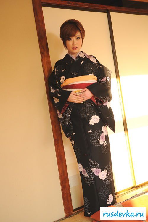 Сексуальная японка в кимоно (10 фото)