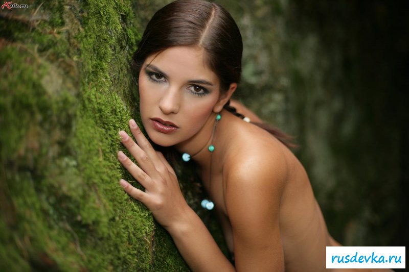 Малышка в общественном месте