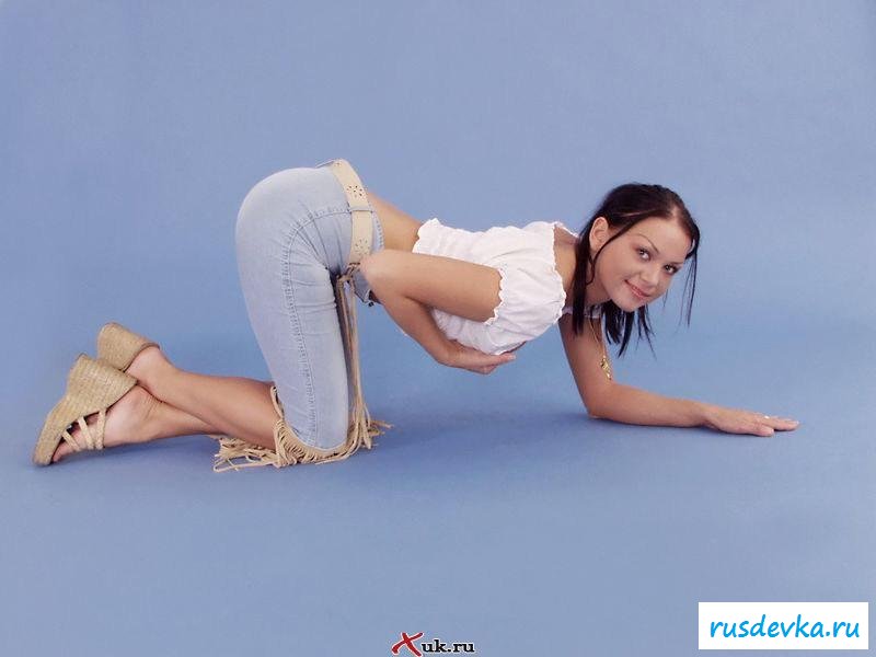 Эротичная разминка брюнетки окончена