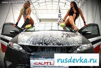 Божественные телки возле машини