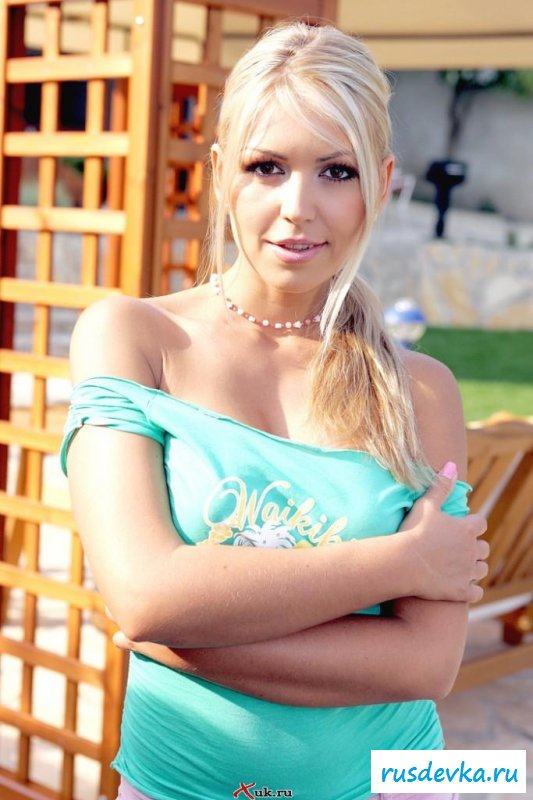 Сексуальные бедра девушки 