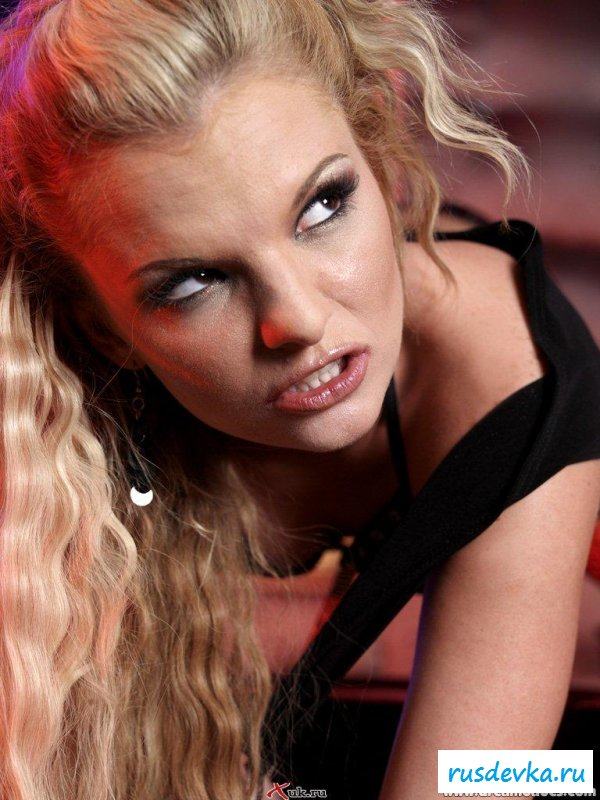 Работает отличная шлюшка!