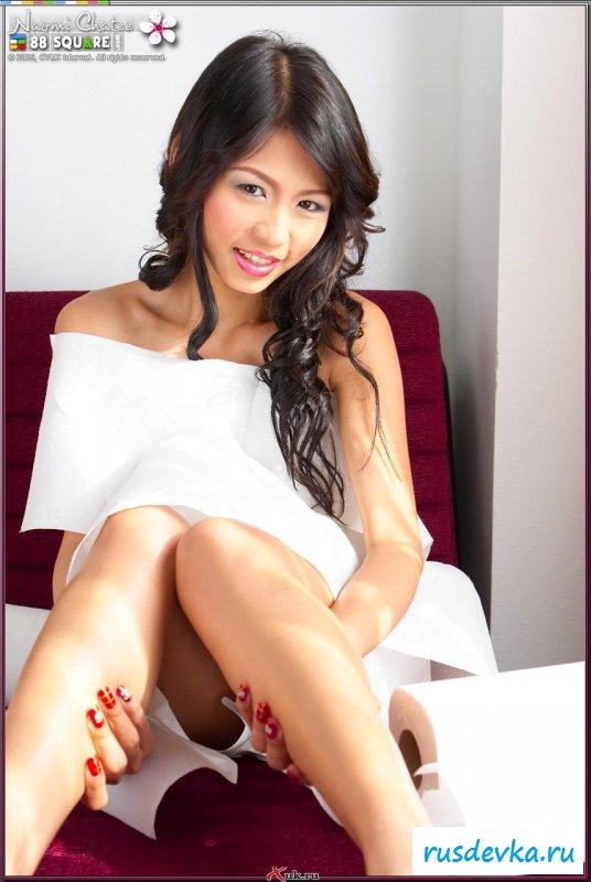 Взрослая очаровашка с небольшими грудями