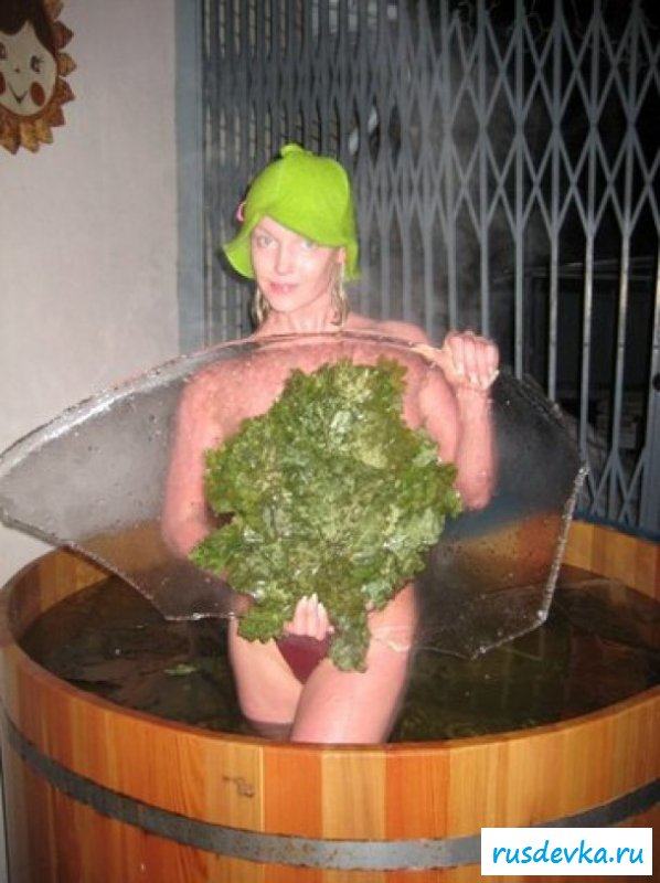 Голая милашка в турецкой бане