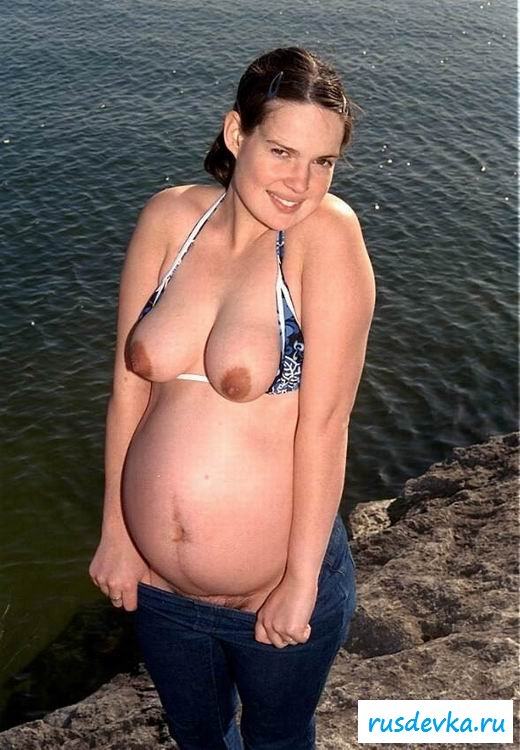Толстая брюнеточка