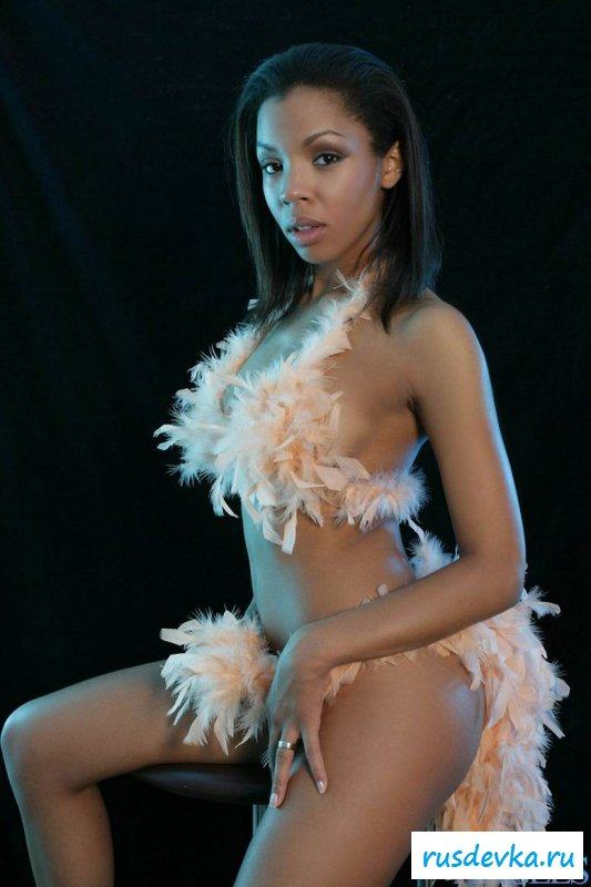 Горяченькая темнокожая красотка