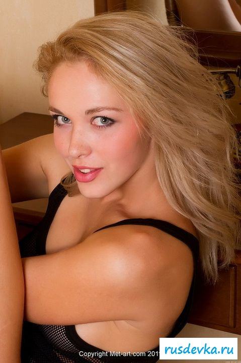 Очаровательная ждет звонка 