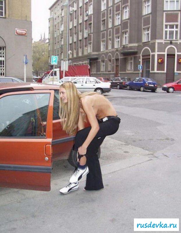  Заправщица разделась и пошла гулять