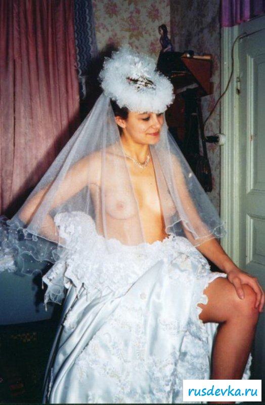 Сиськи голые под шубой