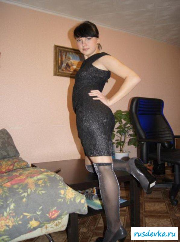 Наша мама любит загорать голой