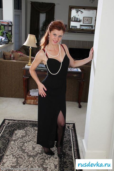 Дамочка голая пришла с вечеринки