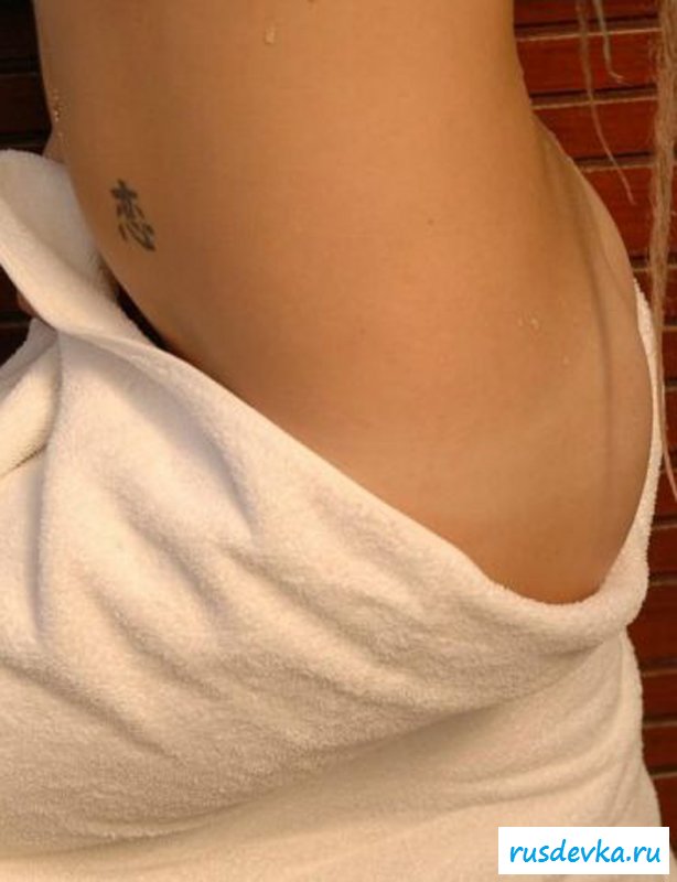 Распаренная малышка в полотенце