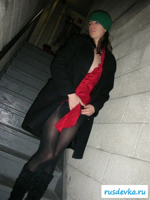 Вульгарная шмара на развратных фотографиях