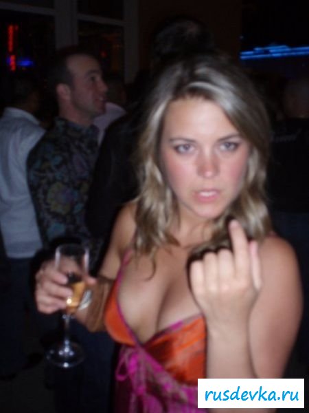 Пьяные сучки жёстко вульгарничают