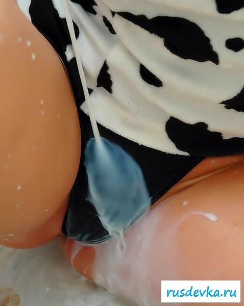 Вульгарная мадам обливается молоком