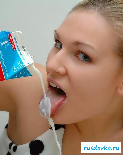 Вульгарная мадам обливается молоком