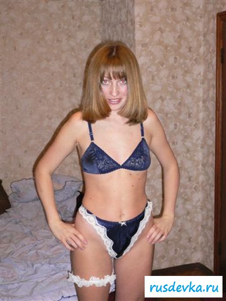 Бывшая подруга оголяется дома