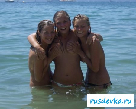 Сочные голые бабы без лифчика