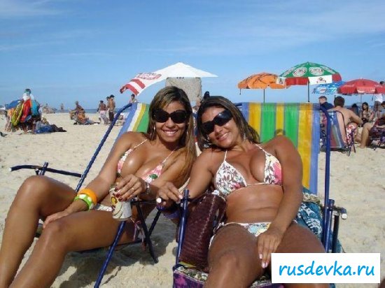 Сексуальные обнажённые бразильянки в откровенных бикини