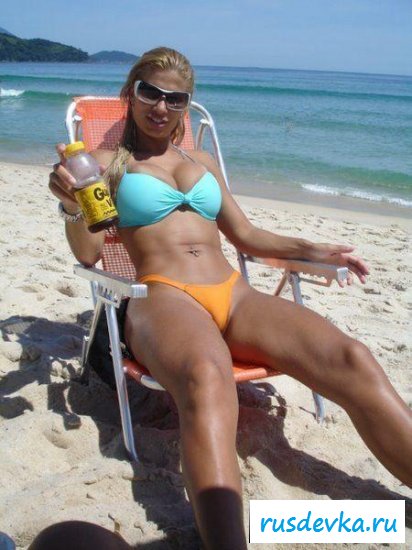 Сексуальные обнажённые бразильянки в откровенных бикини