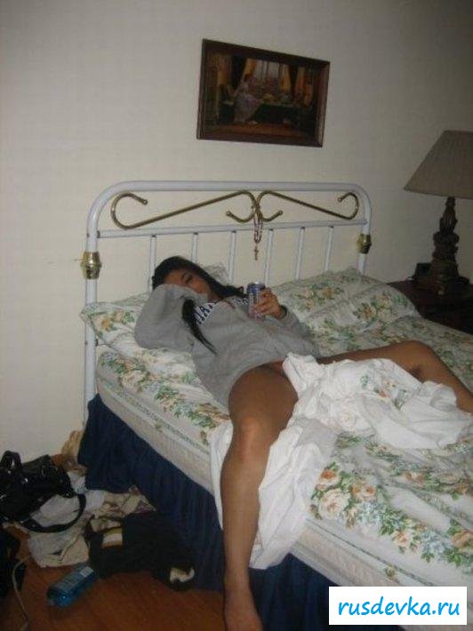 Раскрепощённый разврат голых пьяных тёлочек