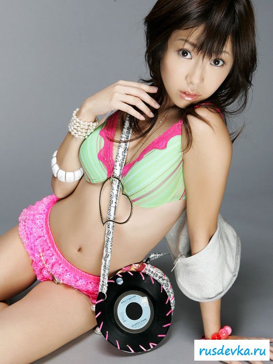 Модная узкоглазая в легкомысленном белье Модная узкоглазая в легкомысленном белье