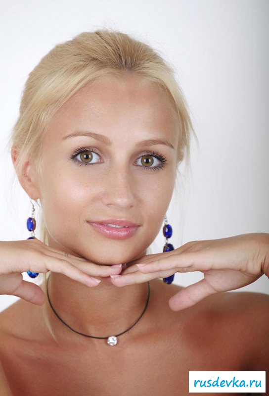 Сладенькая вульва пикантной старшекурсницы