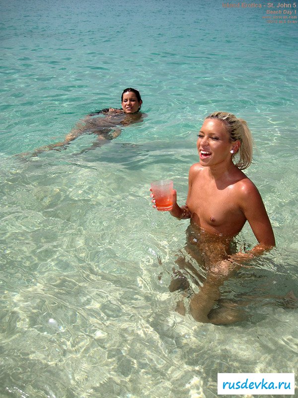 Морское побережье и обалденные цыпочки Морское побережье и обалденные цыпочки