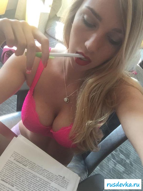 Интимные фотографии известной Kendra Sanderlend