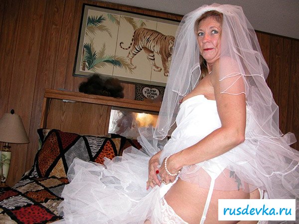 Похабная бабка в роли невесты