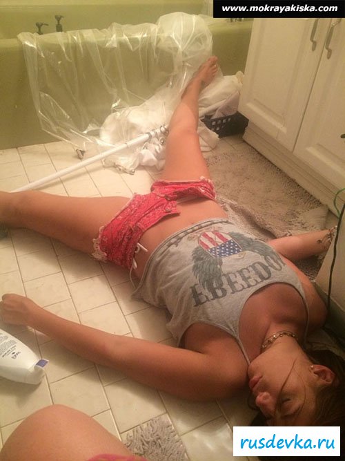 Интимные прелести раздетых девушек под градусом