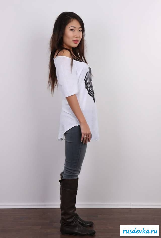 Голая китаянка на любительском кастинге (15 фото эротики)