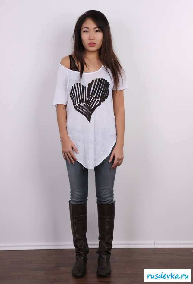 Голая китаянка на любительском кастинге (15 фото эротики)