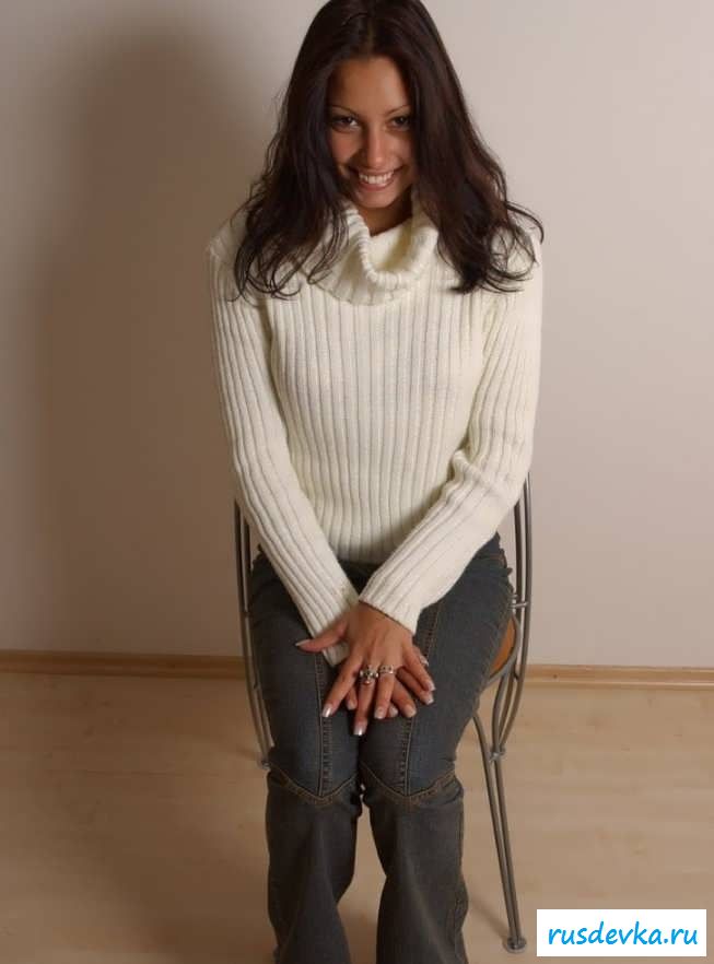 Раздетая испанка покажет прелести в студии (39 фото эротики)