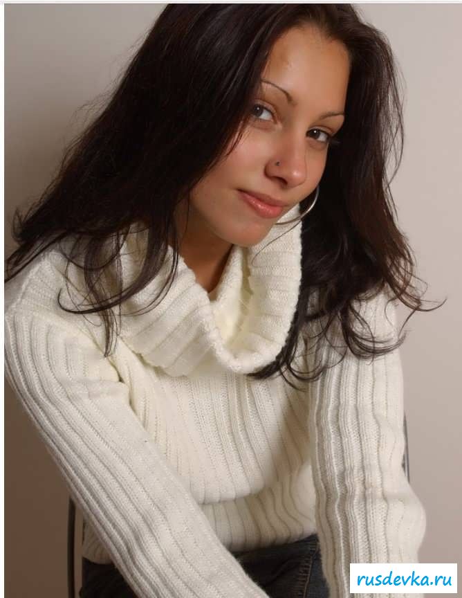 Раздетая испанка покажет прелести в студии (39 фото эротики)