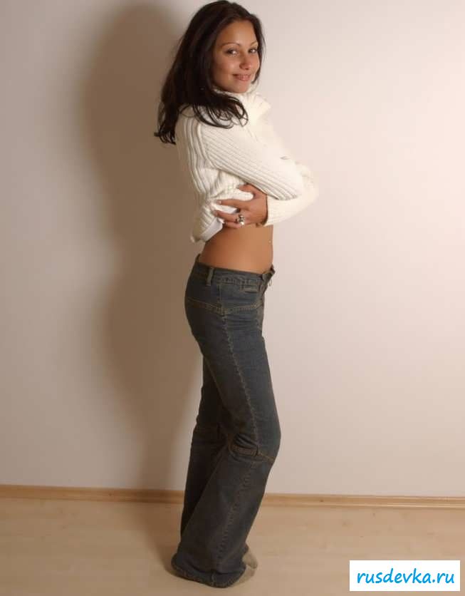 Раздетая испанка покажет прелести в студии (39 фото эротики)