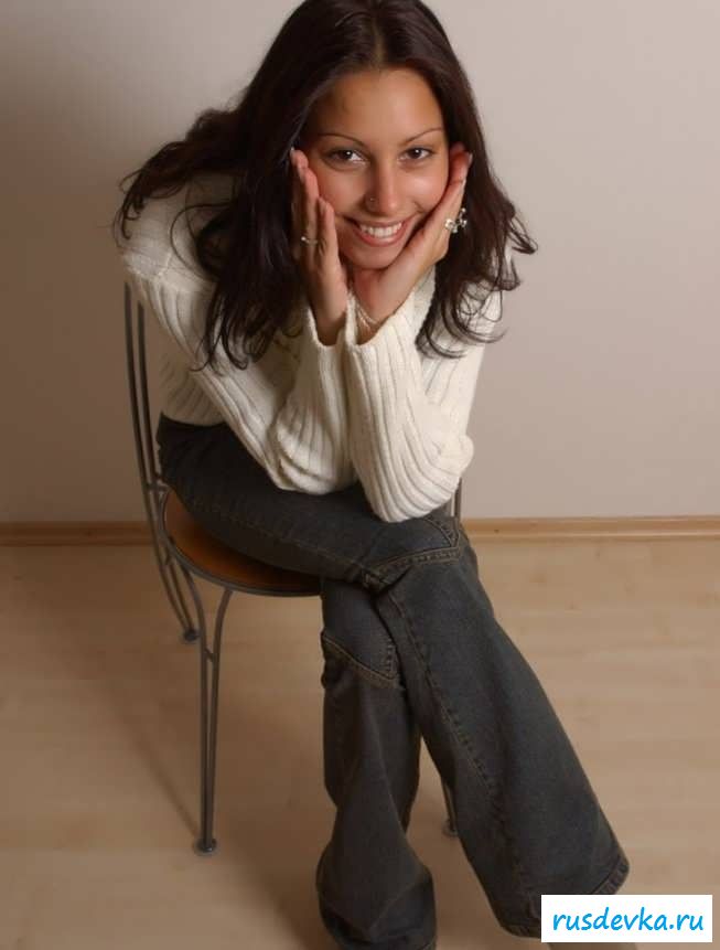 Раздетая испанка покажет прелести в студии (39 фото эротики)