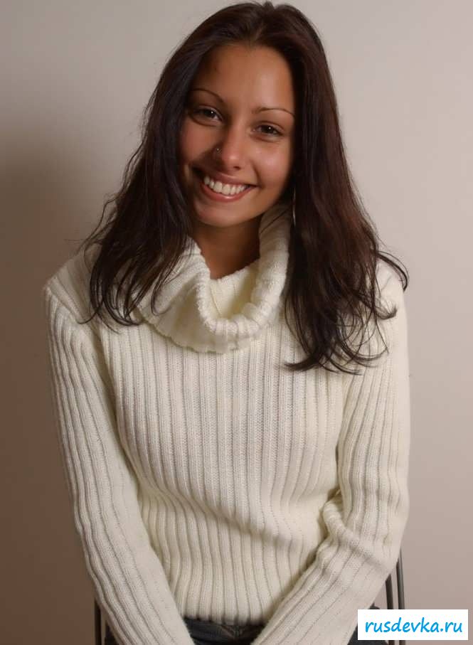 Раздетая испанка покажет прелести в студии (39 фото эротики)