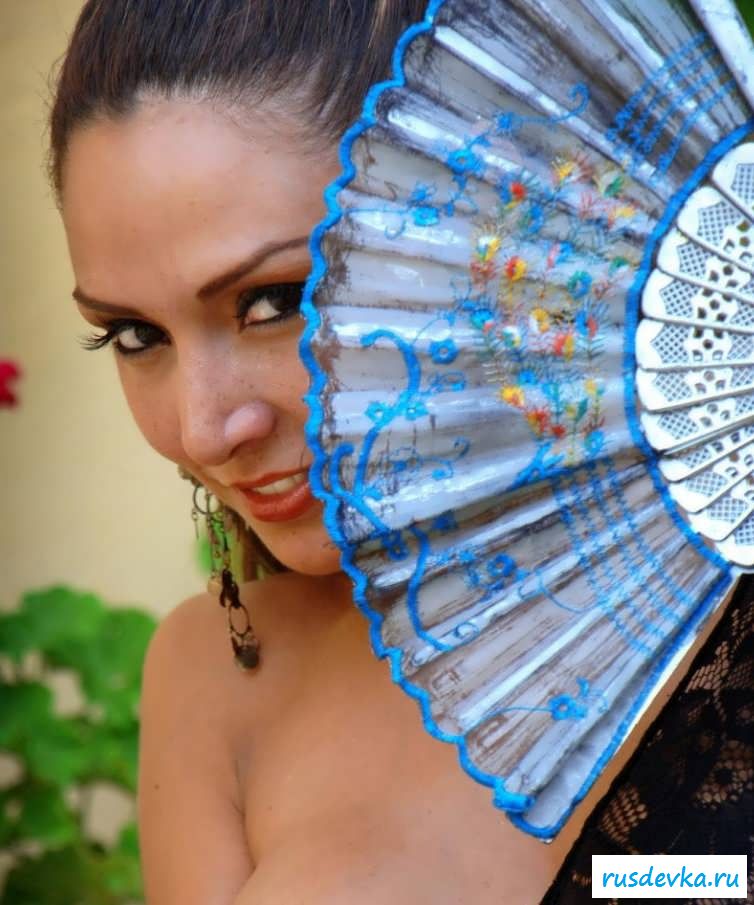 Потрясающее тело обнаженной испанки на ступенях (31 фото эротики)