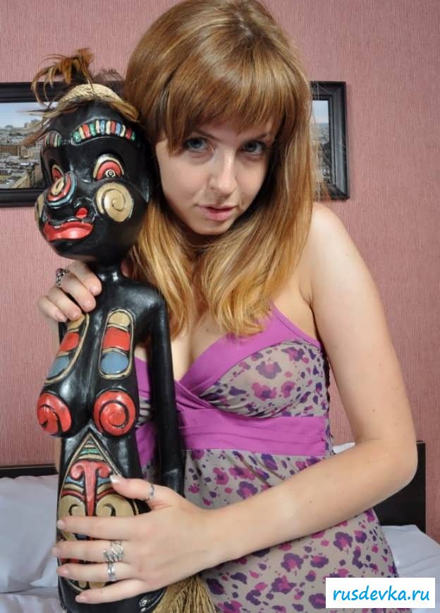 Выбритая голая манда рыжеволосой мамаши (40 фото эротики)