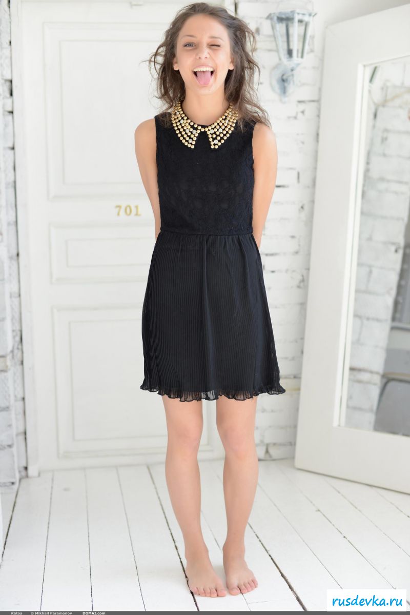 Раздетая попка сексапильной хохотушки