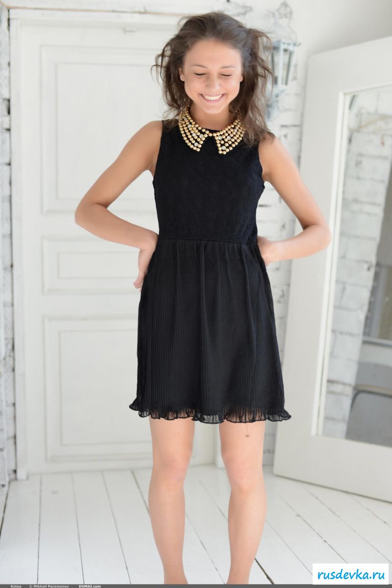 Раздетая попка сексапильной хохотушки