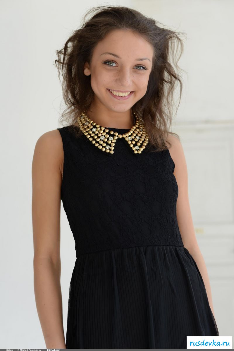 Раздетая попка сексапильной хохотушки