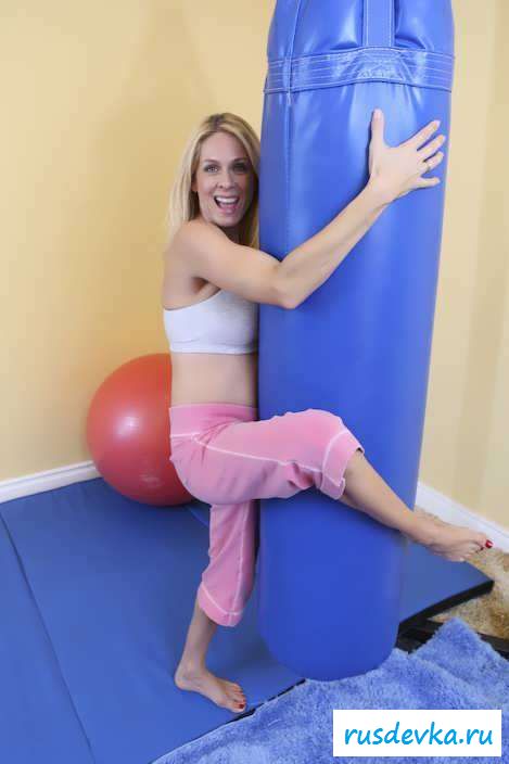 Эротика крупных доек давалки в спортивном зале (41 фото)